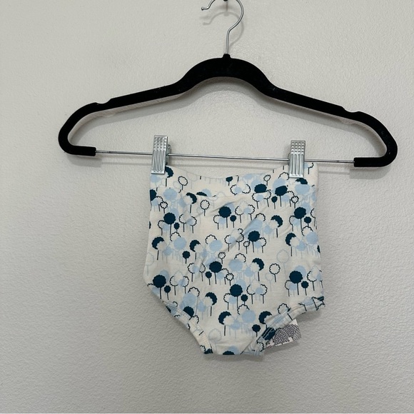 NWT Kate Quinn 6-12 months teal and blue tree print shorties cream unisex - Picture 1 of 2